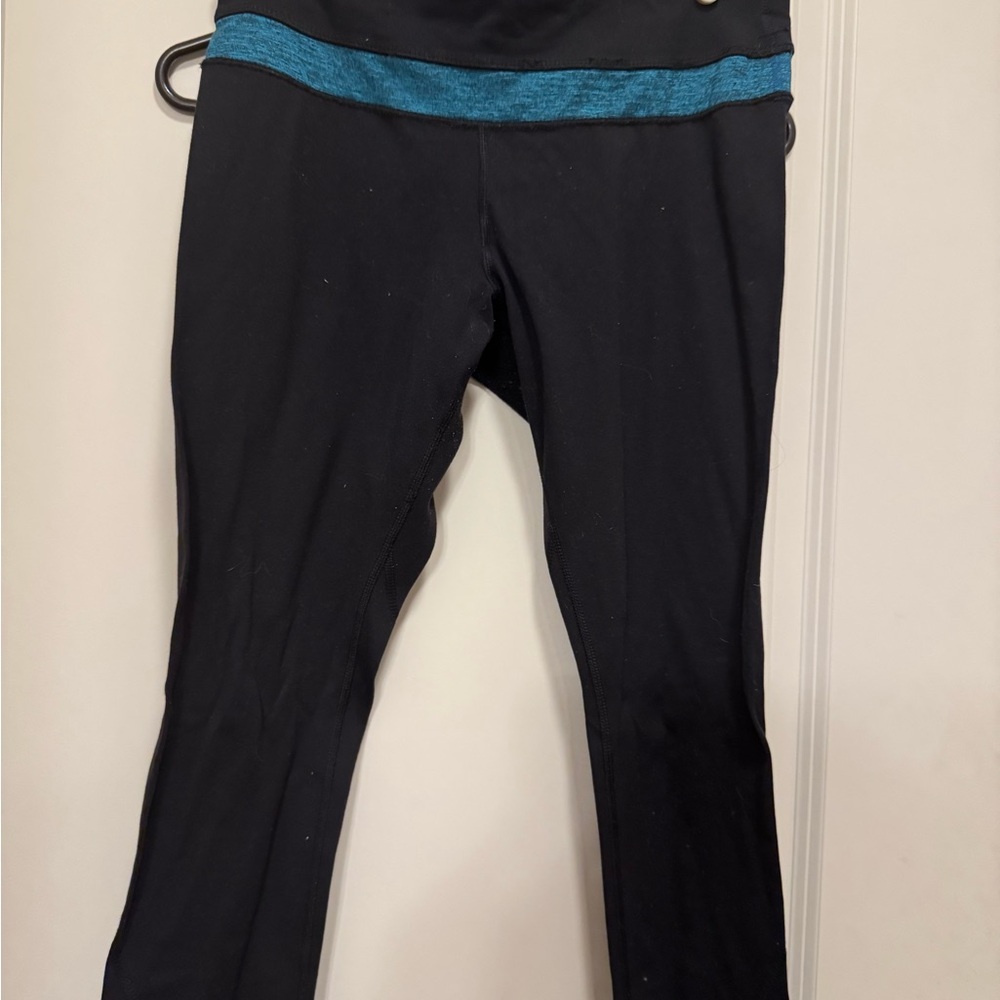 Kirkland Signature Black and Blue Leggings Athletic Fit